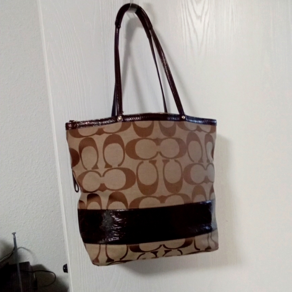 Coach brown shoulder bag